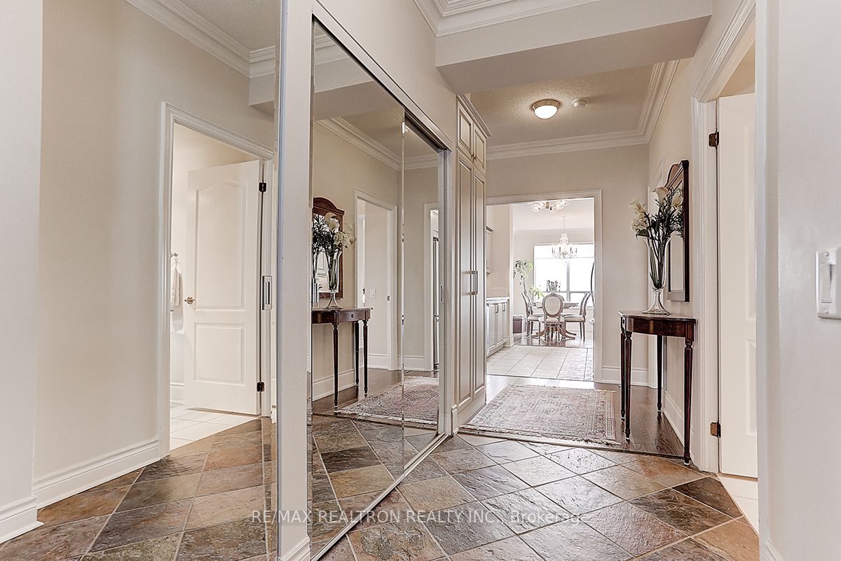 2 Clairtrell Rd, #Rg5