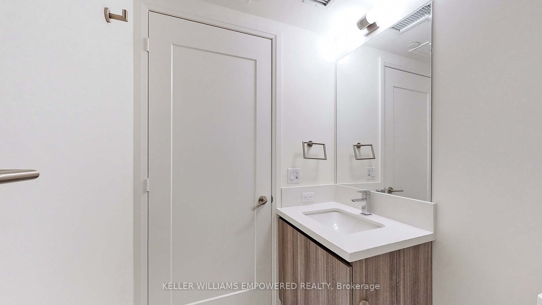 151 Avenue Rd, #603