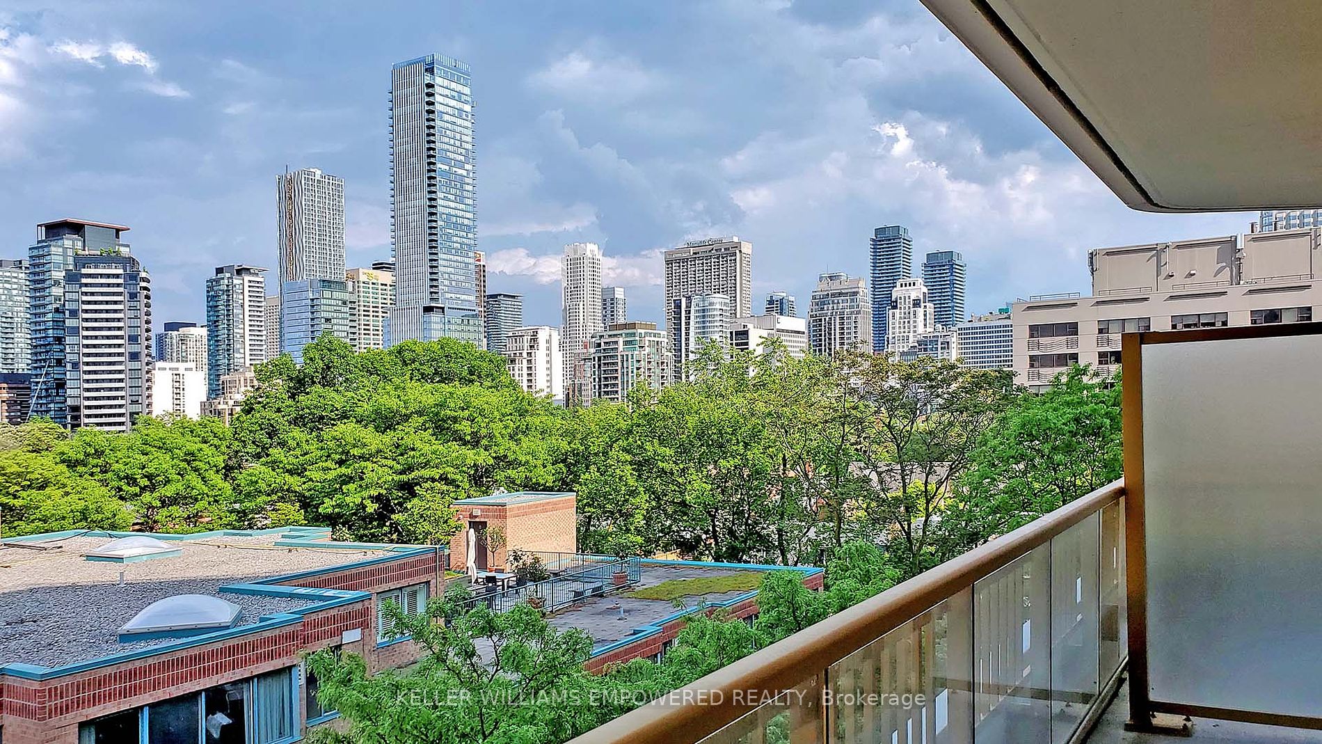 151 Avenue Rd, #603