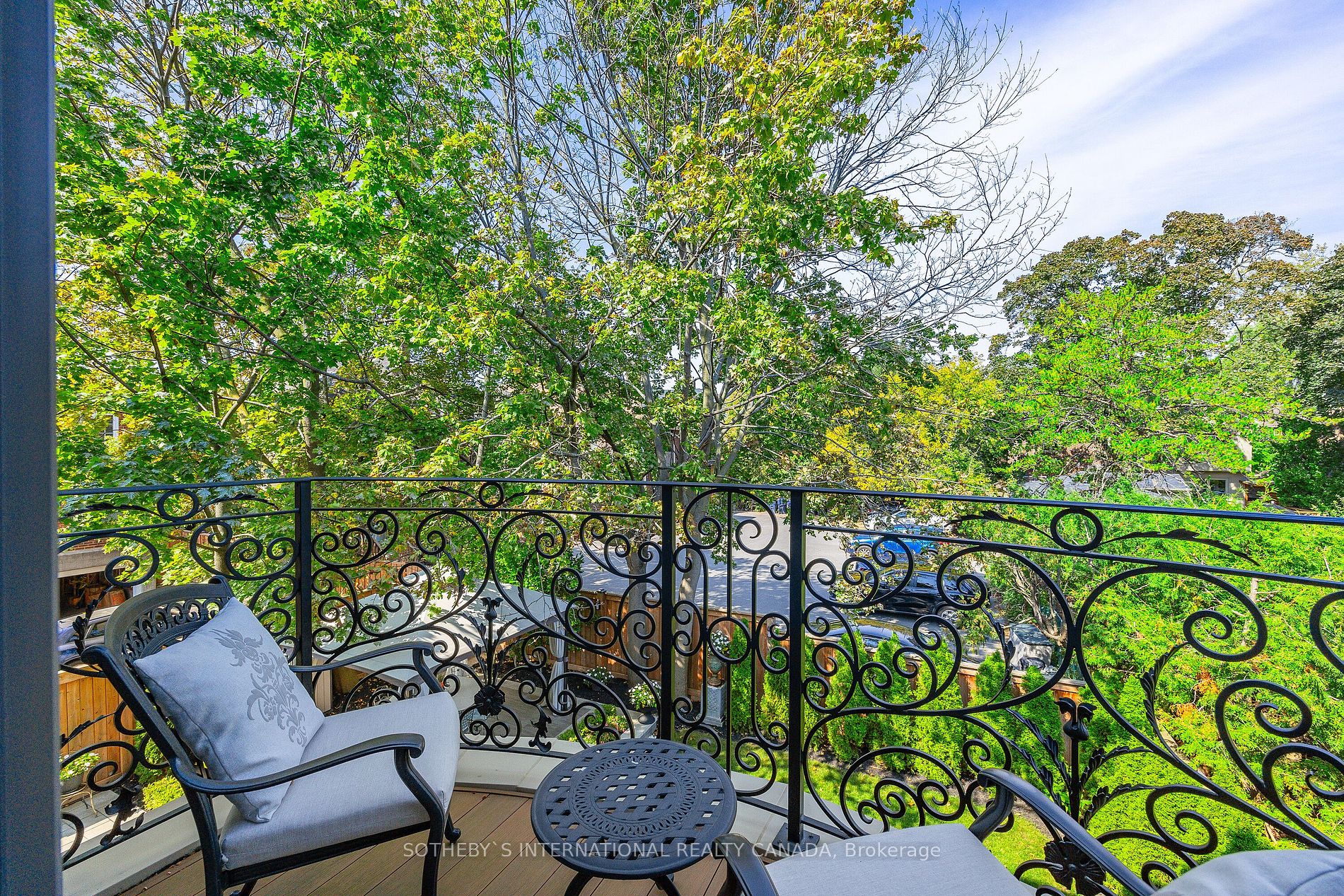 22 Hillhurst Blvd