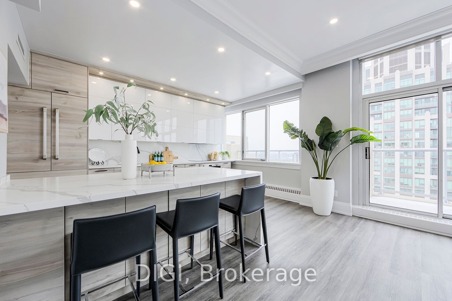 400 Walmer Road, #PH24