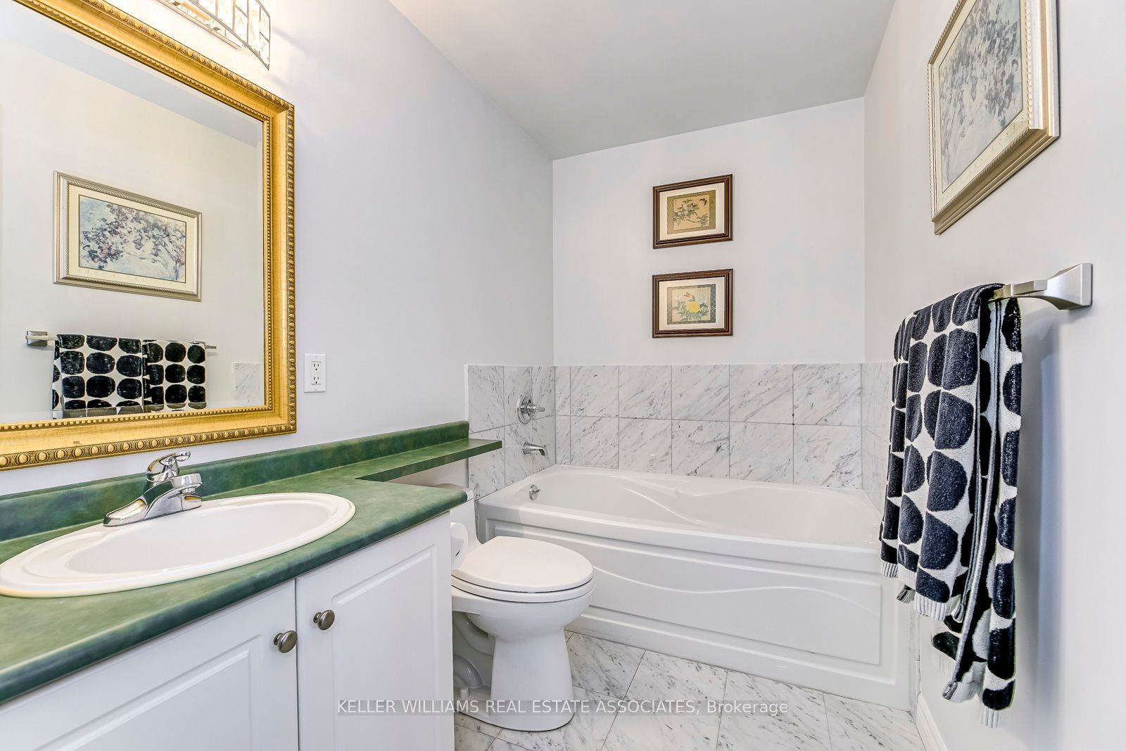 2 Edith Dr, #406