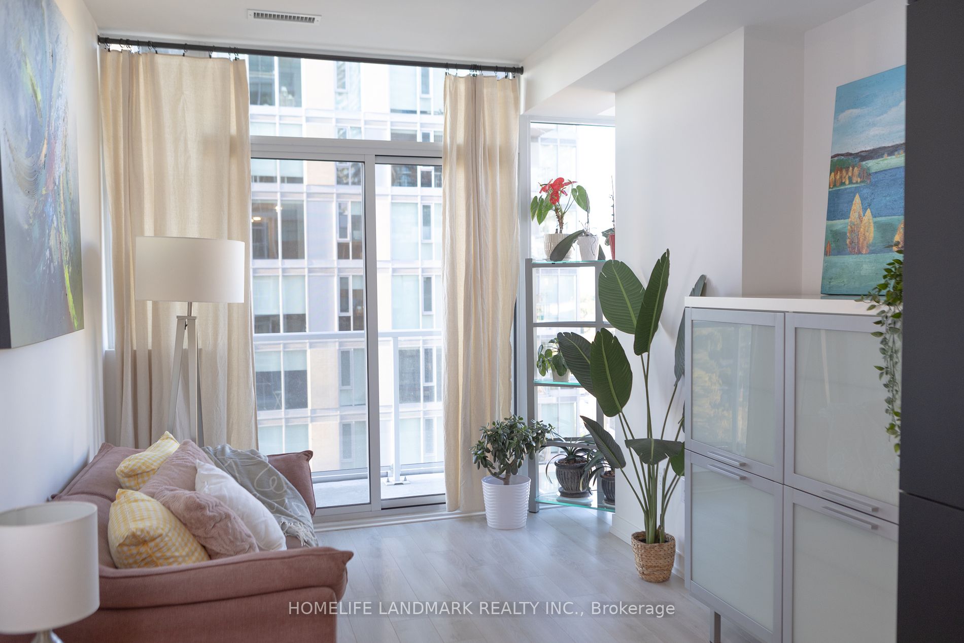 33 Helendale Avenue, #1003