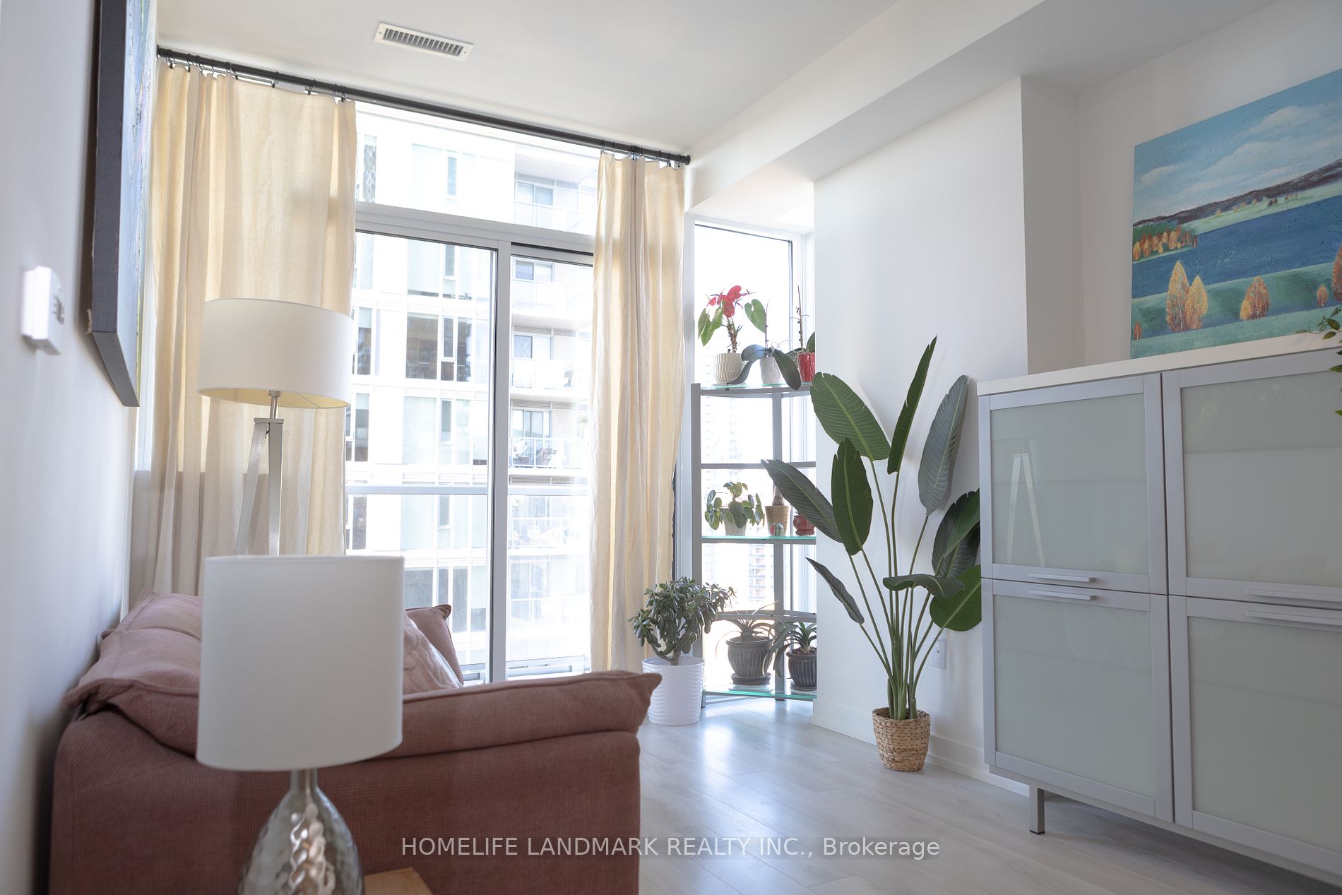 33 Helendale Avenue, #1003