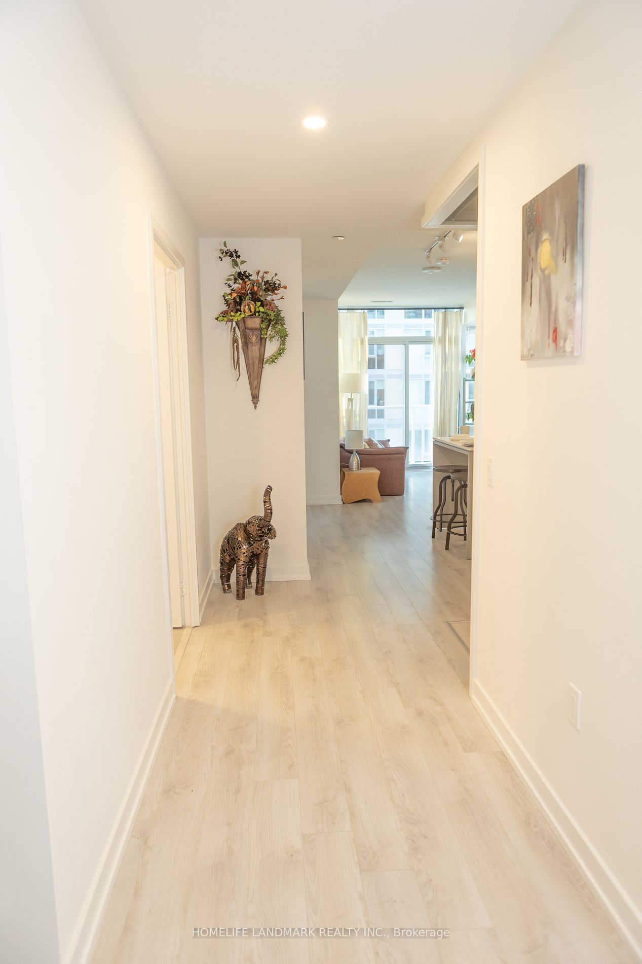 33 Helendale Avenue, #1003