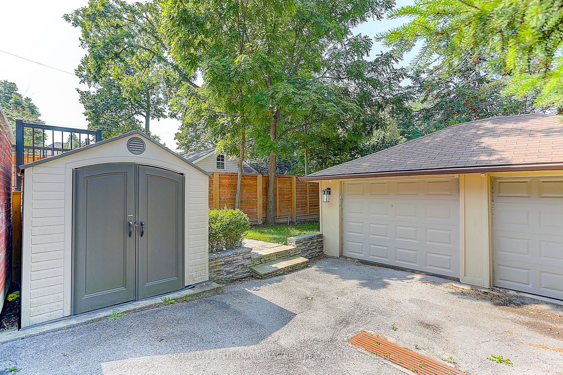 370 Rosewell Ave