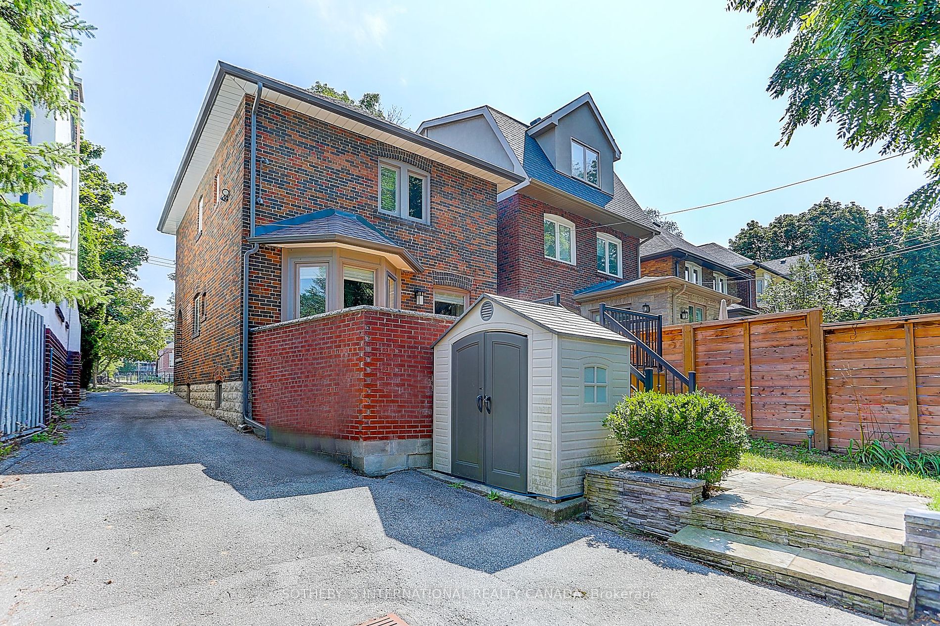 370 Rosewell Ave
