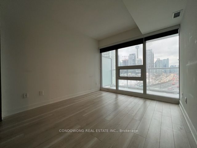17 Bathurst Street, #911