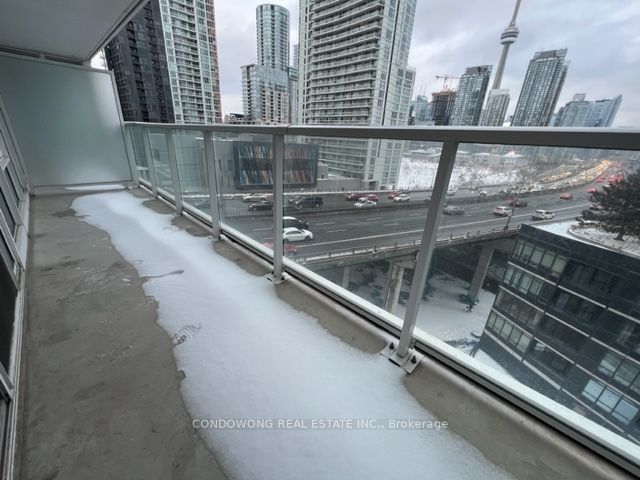 17 Bathurst Street, #911