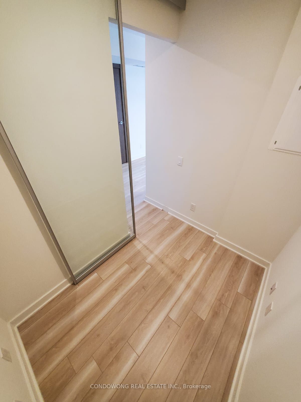 17 Bathurst Street, #911