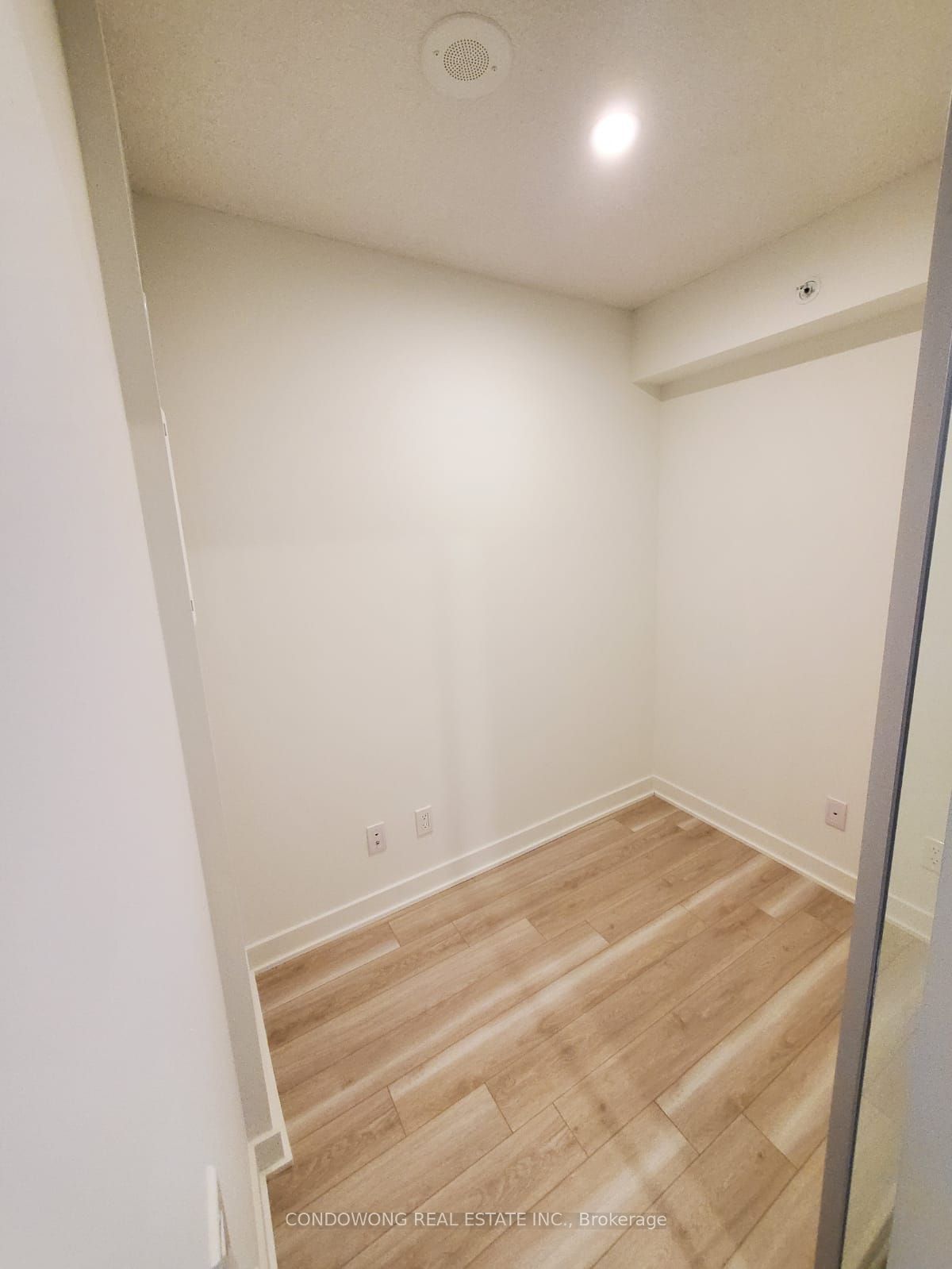 17 Bathurst Street, #911