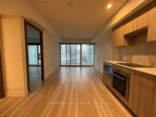 17 Bathurst Street, #911