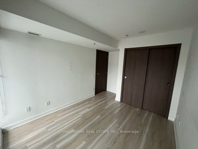 17 Bathurst Street, #911