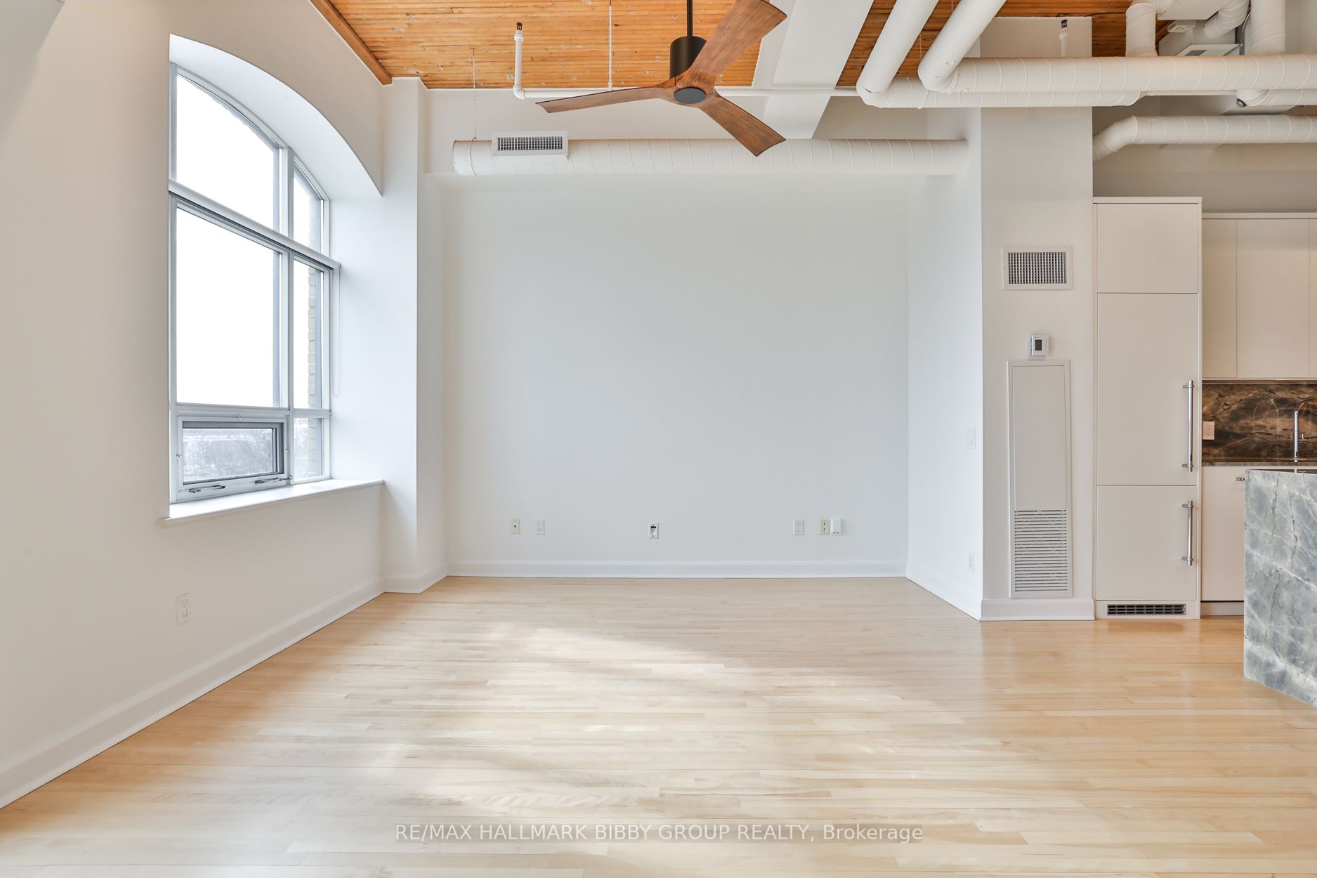 993 Queen Street W, #409