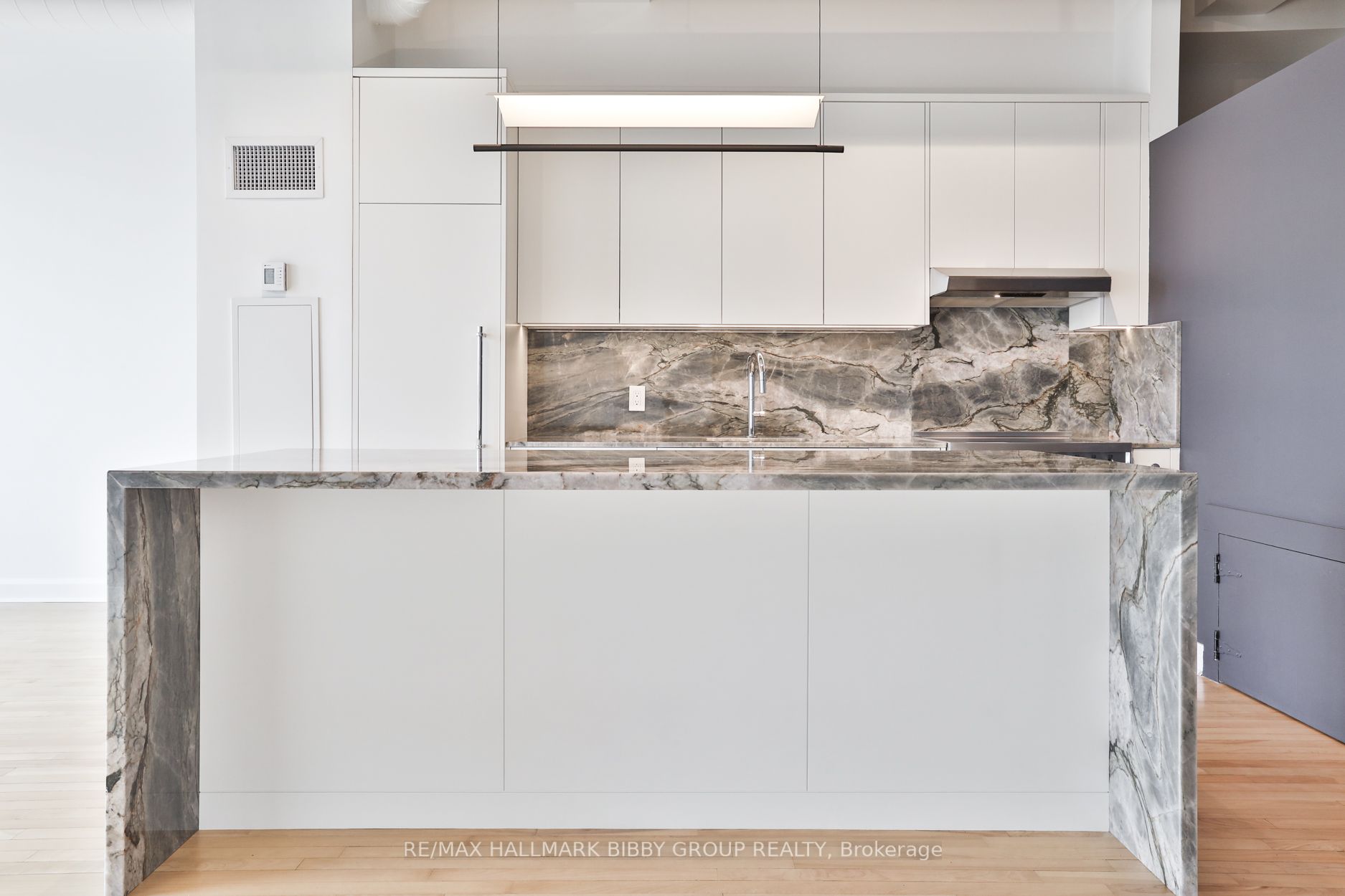 993 Queen Street W, #409