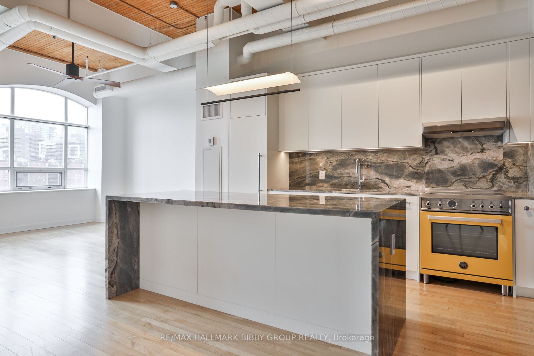 993 Queen Street W, #409