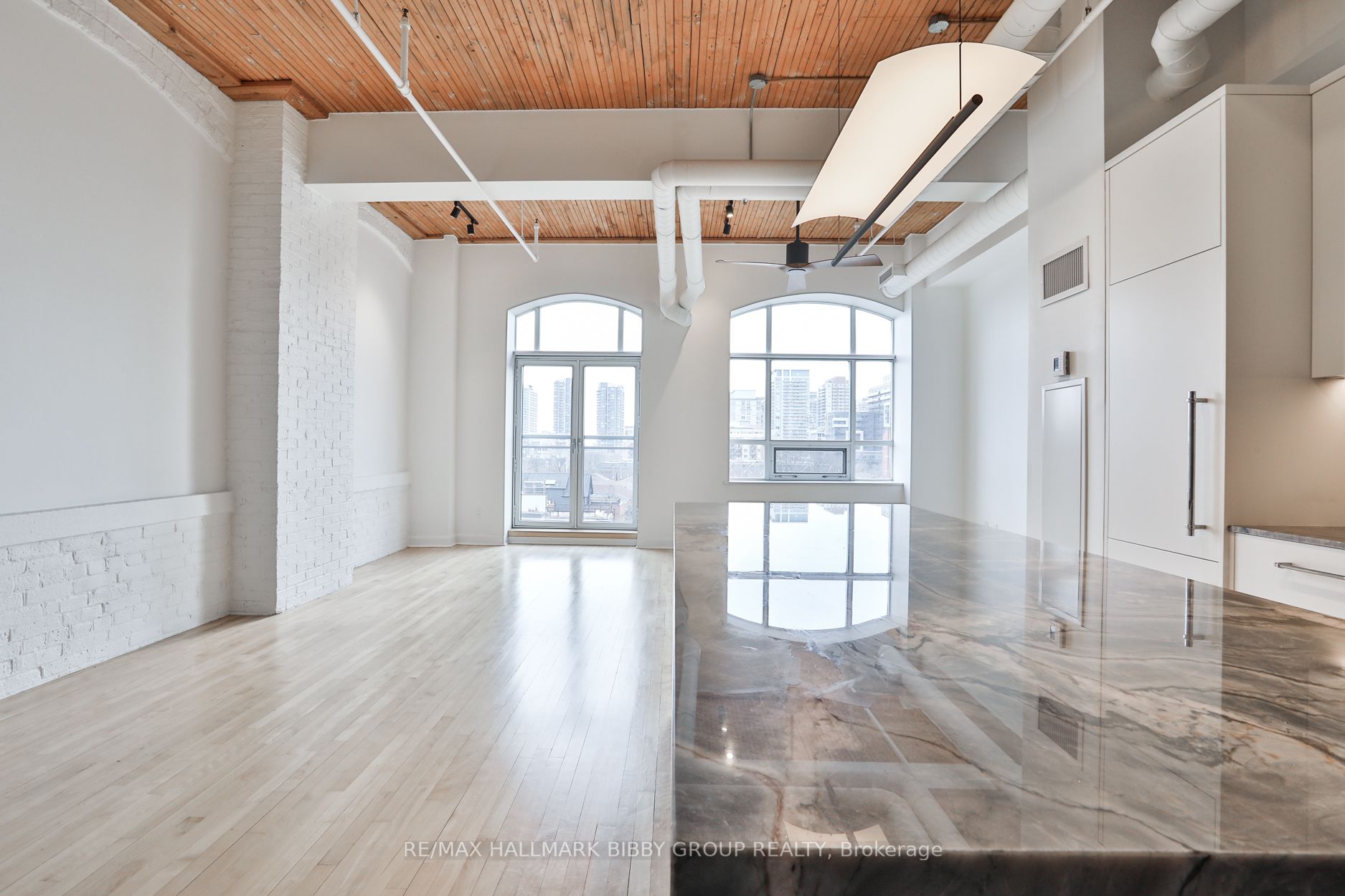 993 Queen Street W, #409