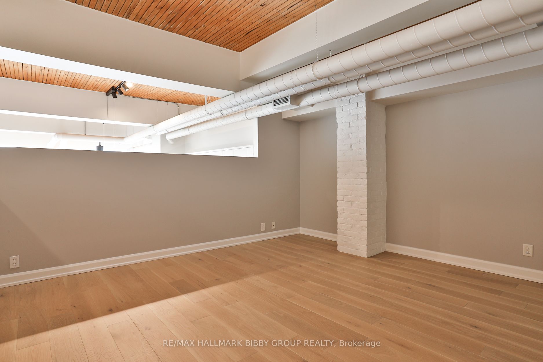 993 Queen Street W, #409