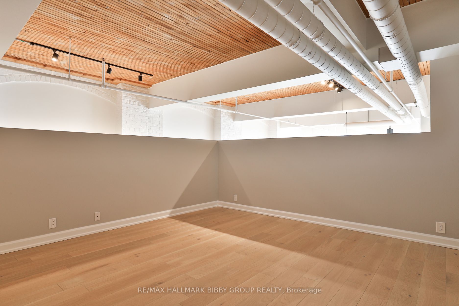 993 Queen Street W, #409