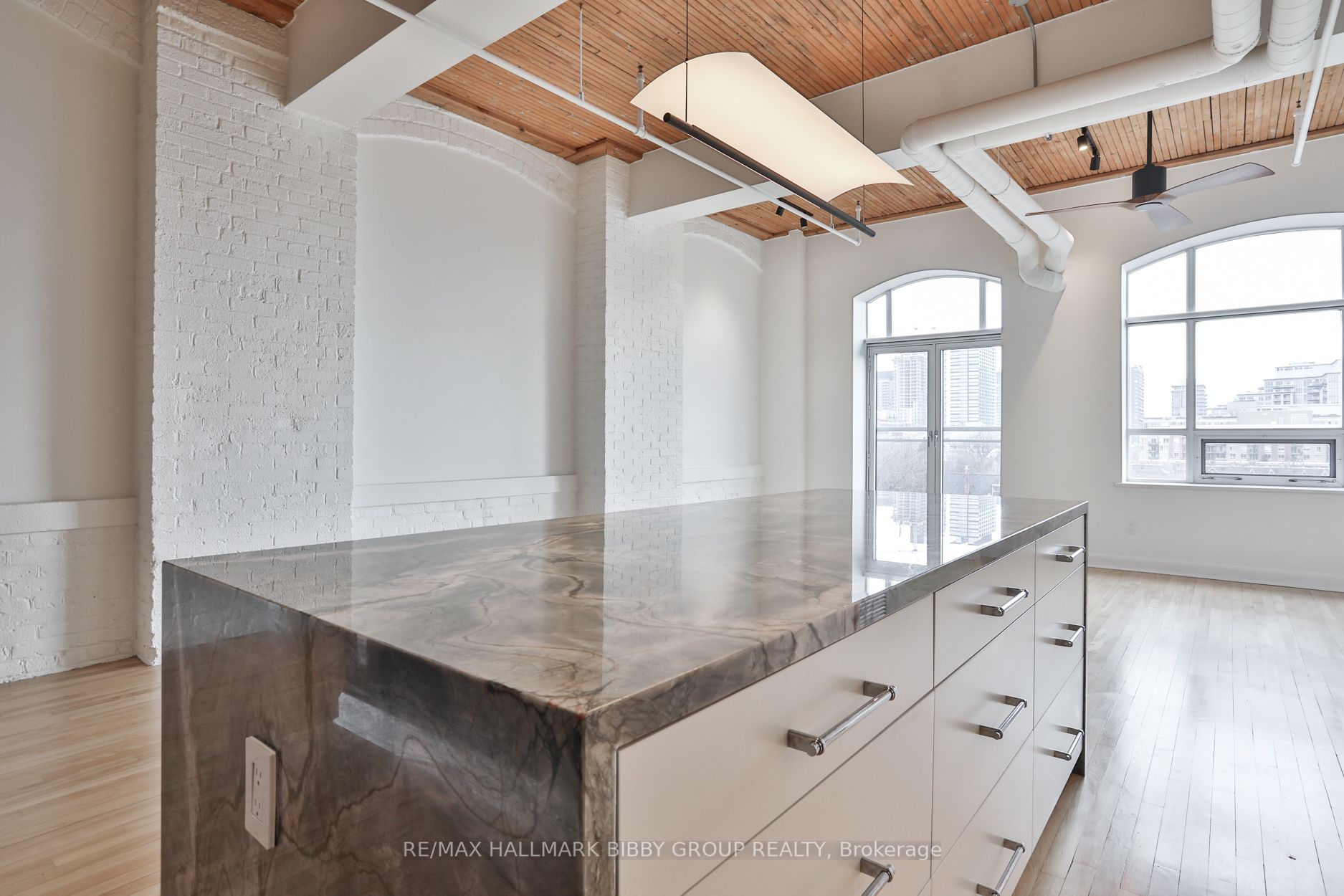 993 Queen Street W, #409