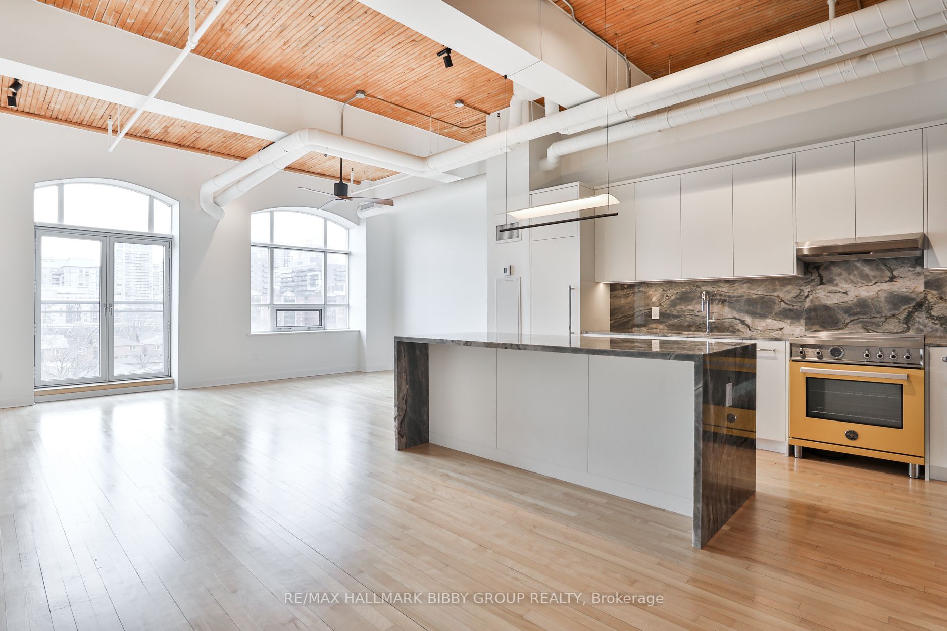993 Queen Street W, #409