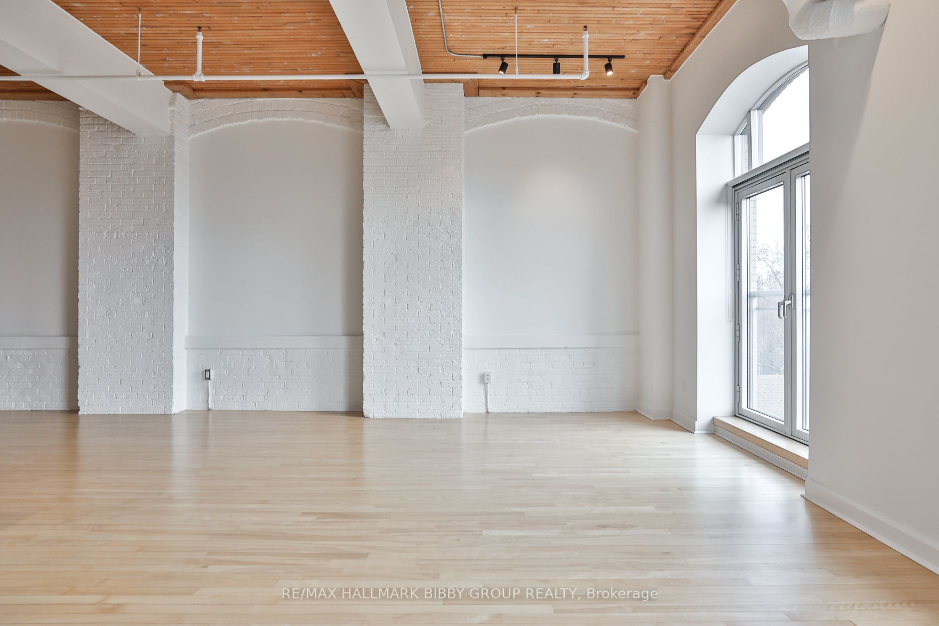 993 Queen Street W, #409