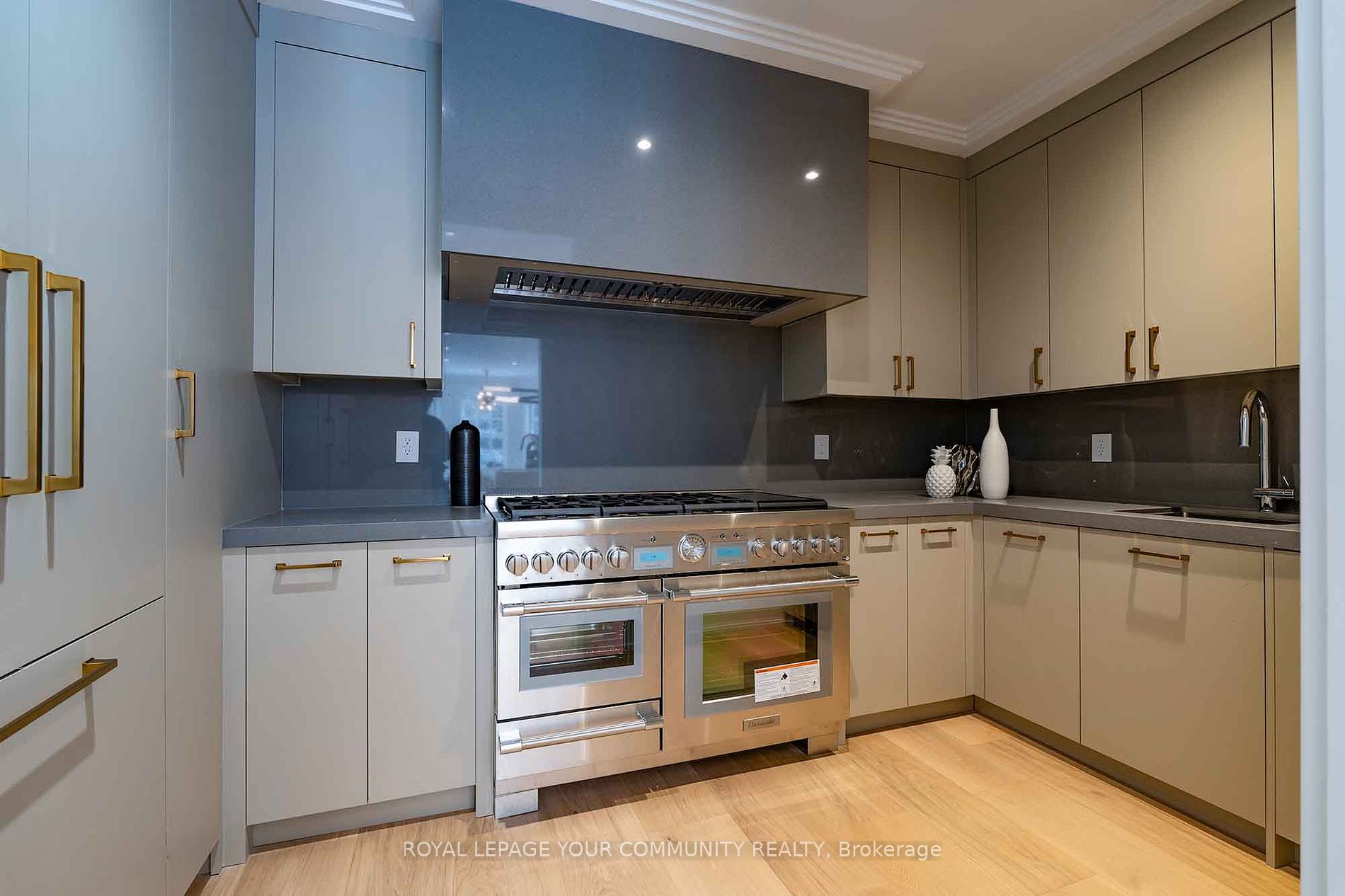 230 Dunvegan Rd