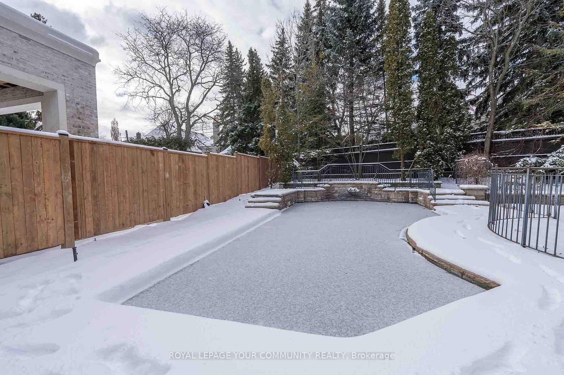 230 Dunvegan Rd