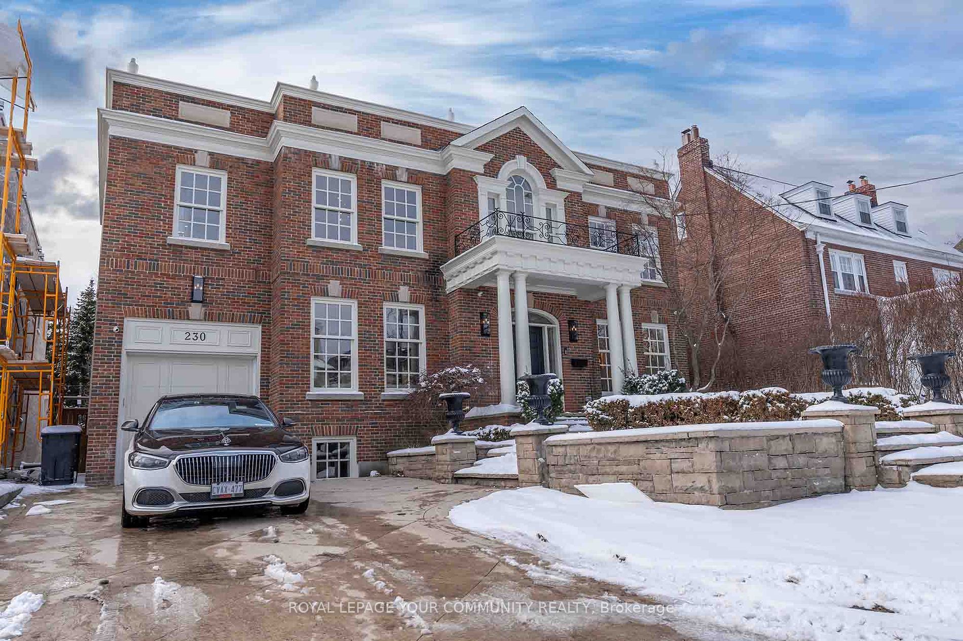 230 Dunvegan Rd