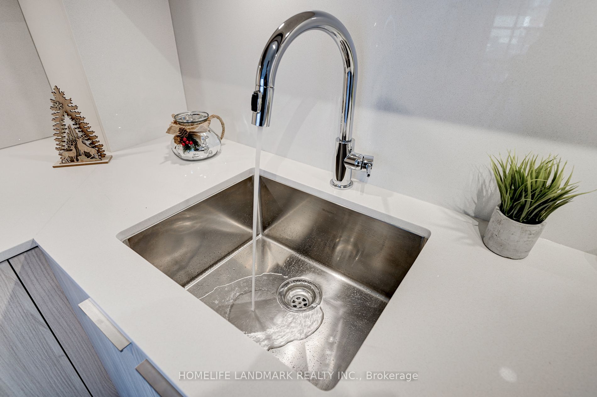 25 Adra Grado Way, #910