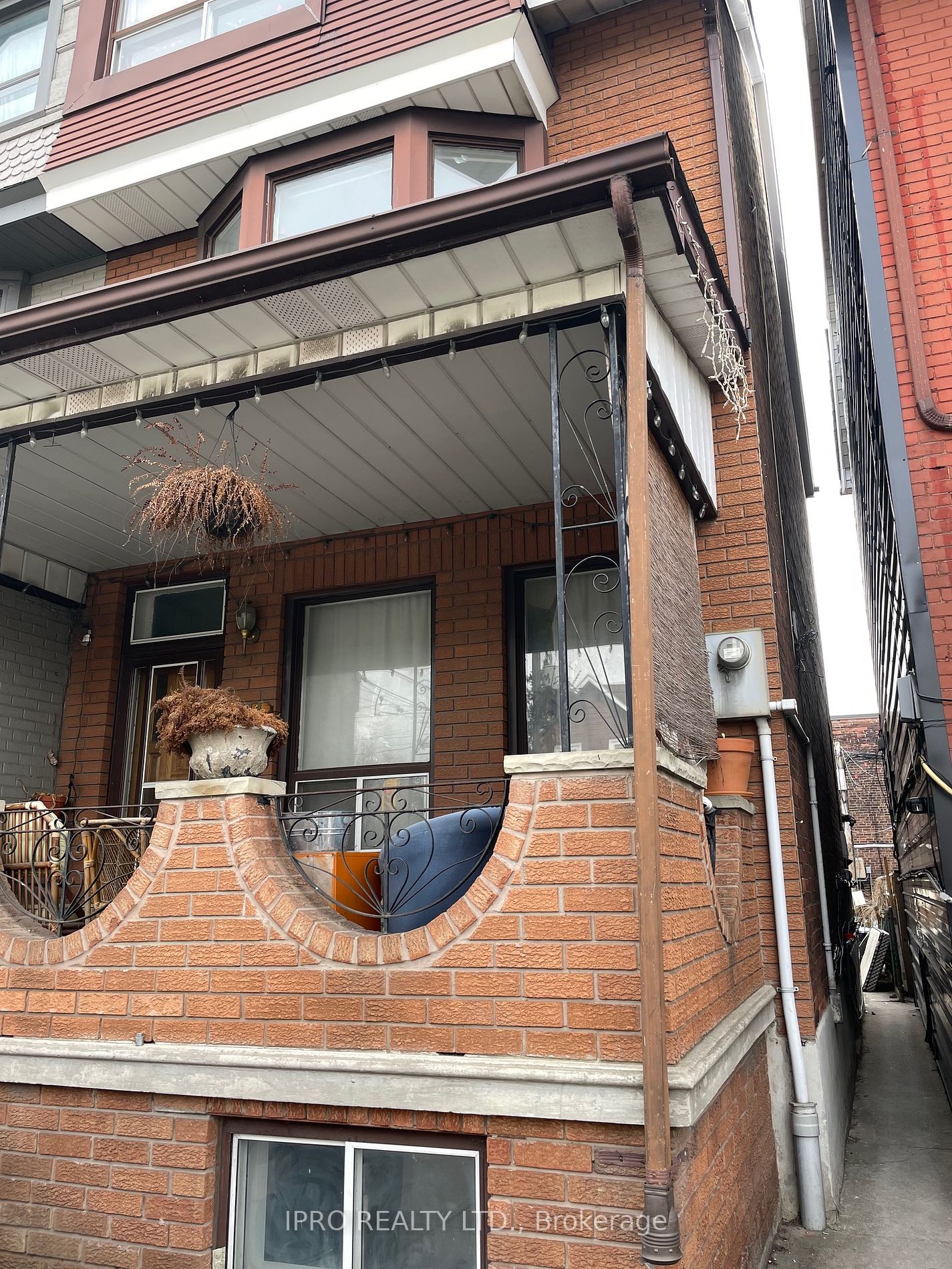 1211 College Street, #Basemnt