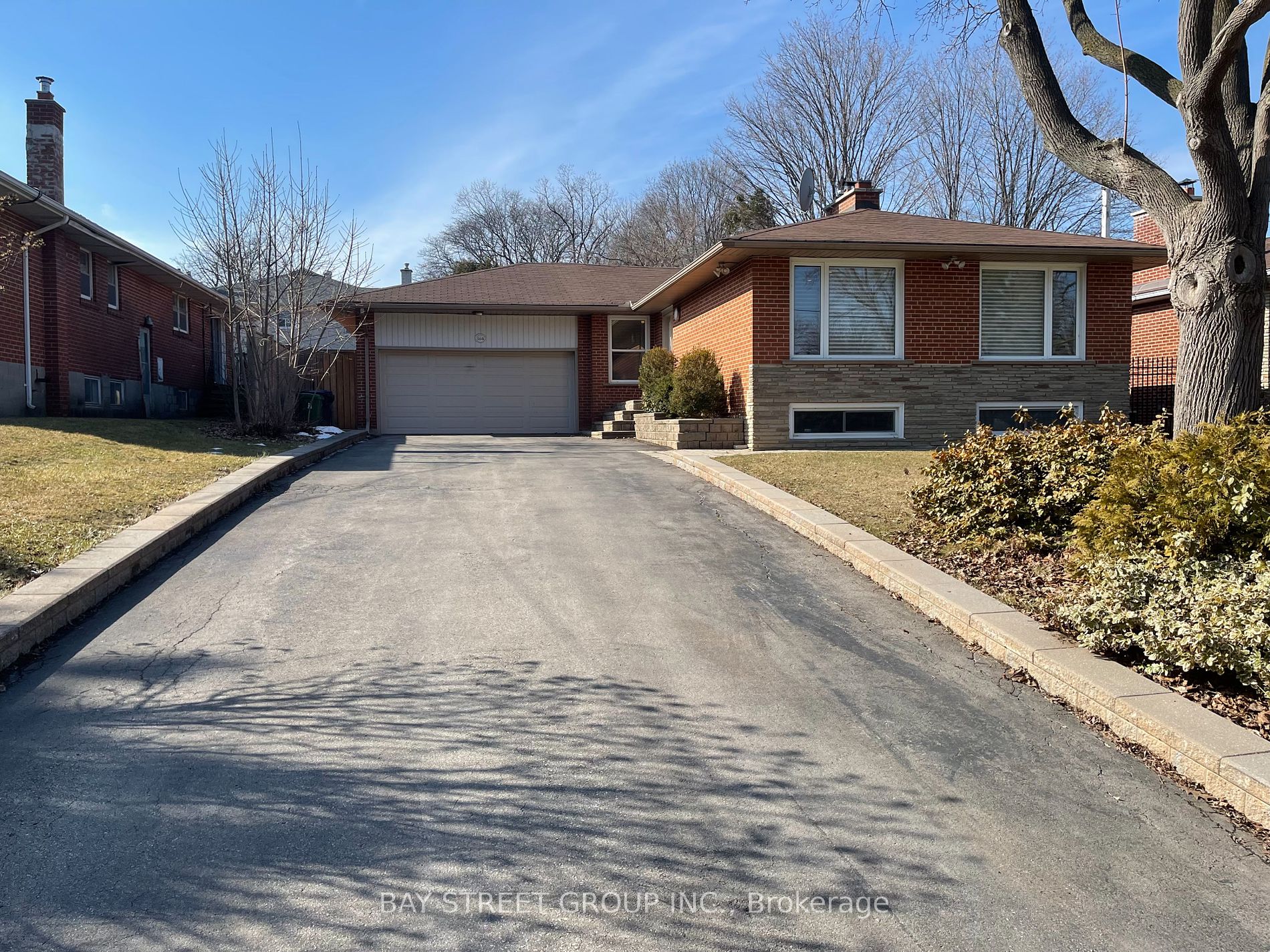 184 Burbank Drive, #UPPER