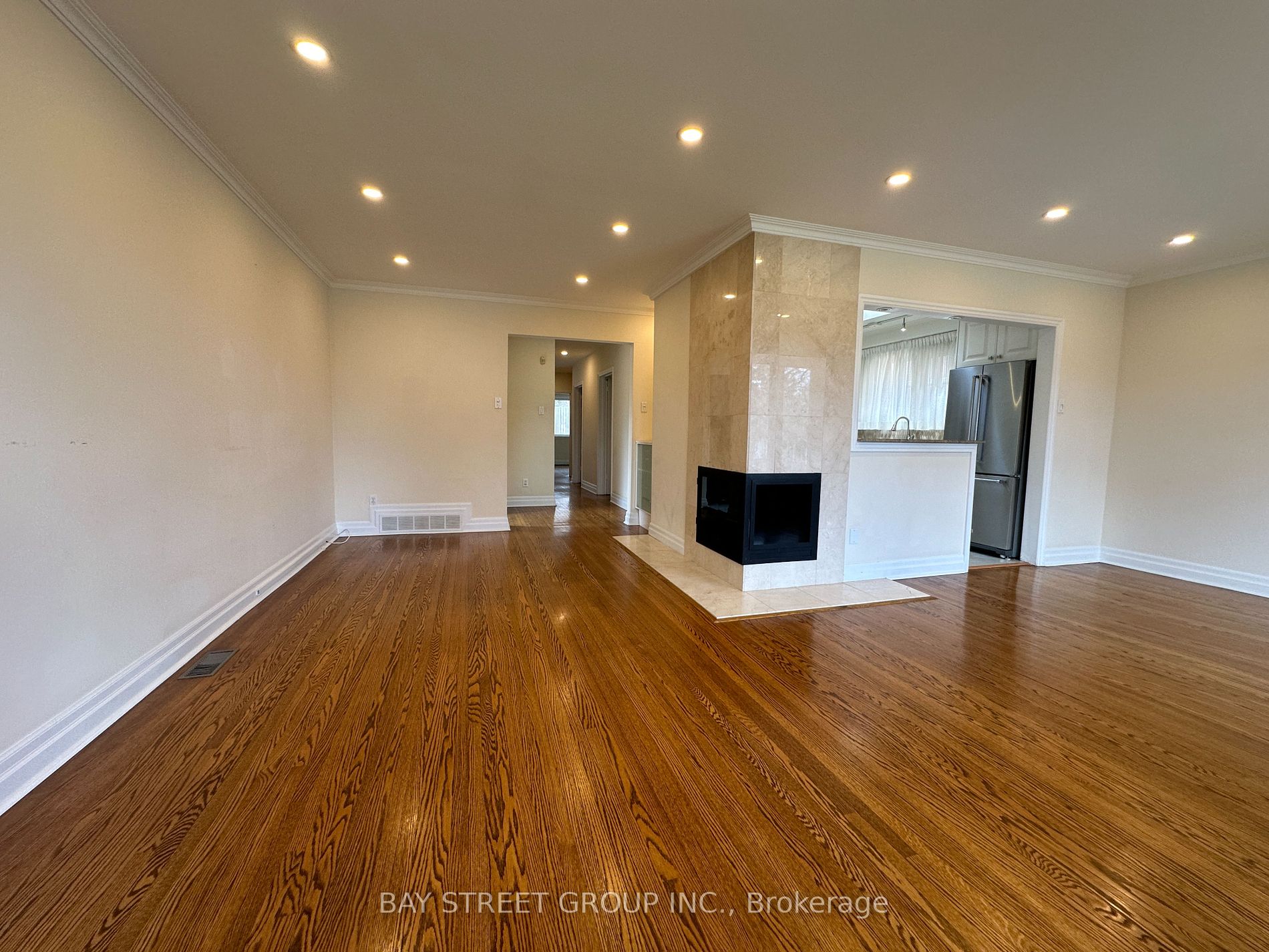184 Burbank Drive, #UPPER