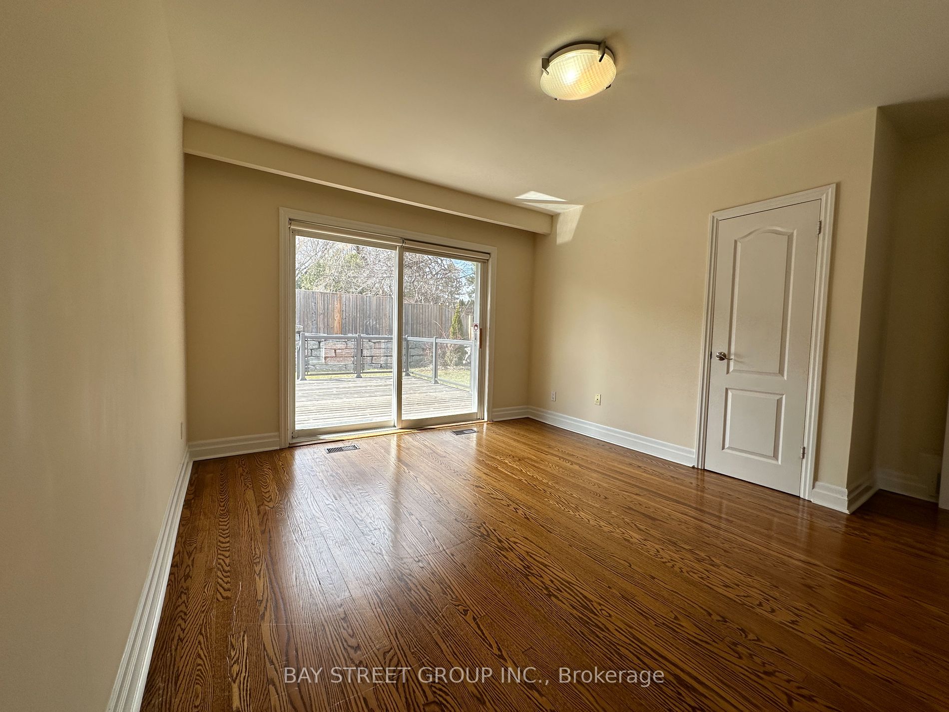 184 Burbank Drive, #UPPER