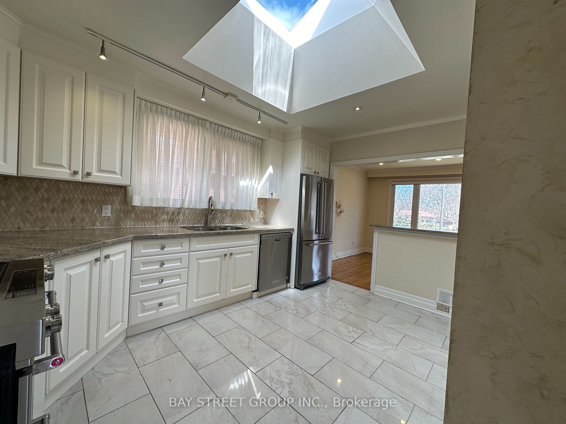 184 Burbank Drive, #UPPER