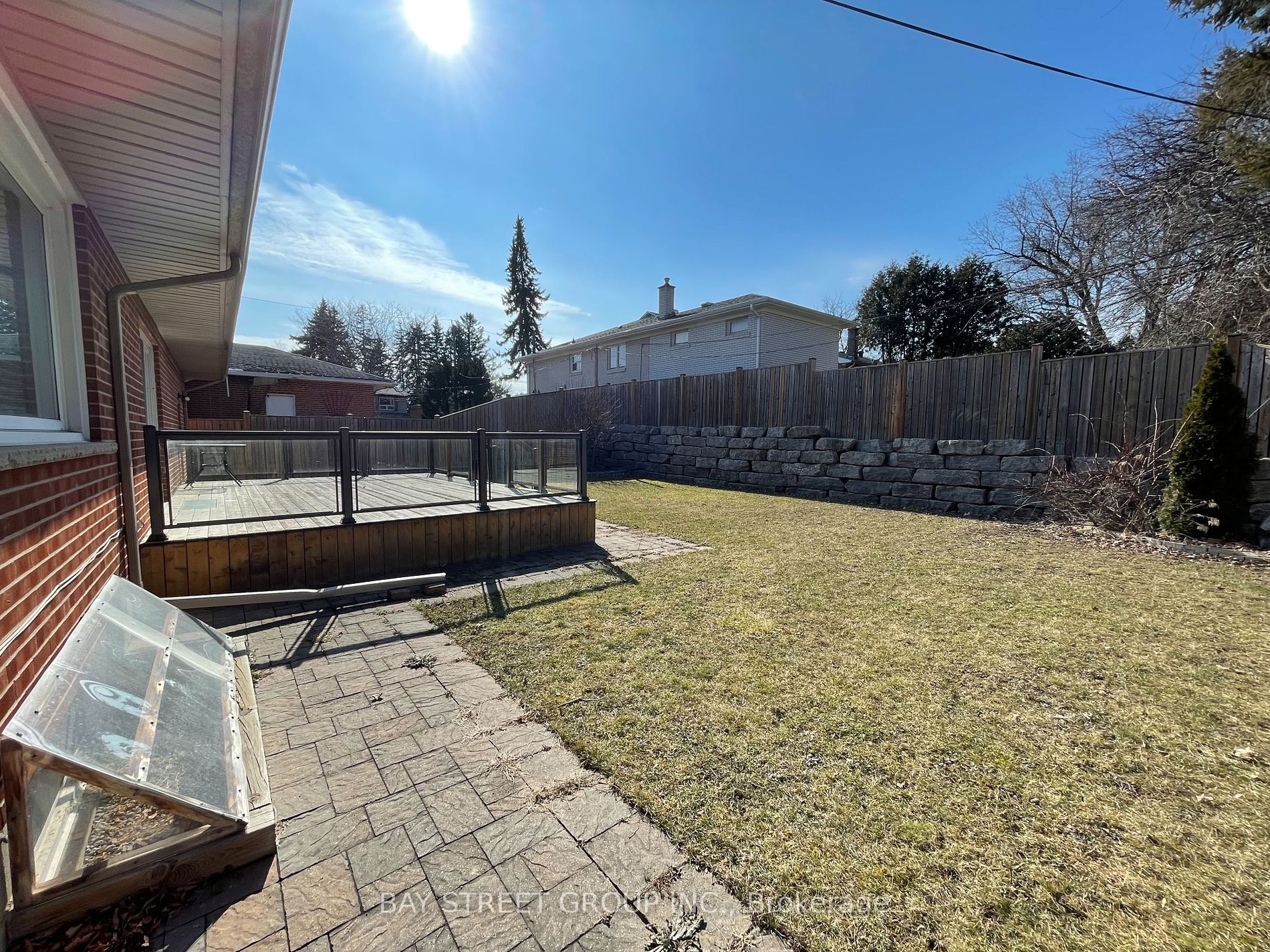 184 Burbank Drive, #UPPER