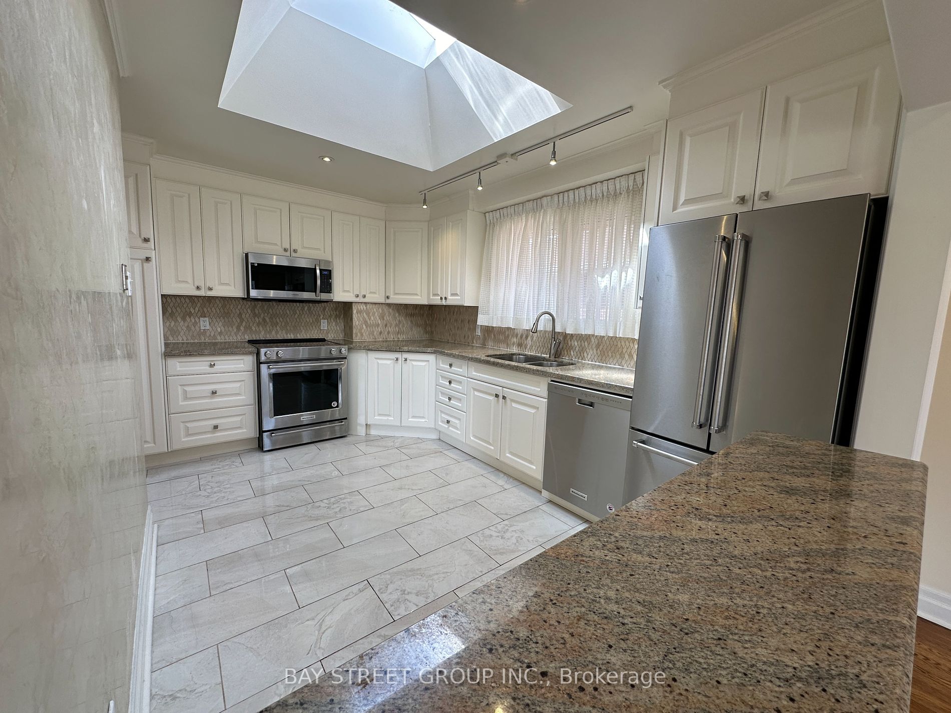 184 Burbank Drive, #UPPER