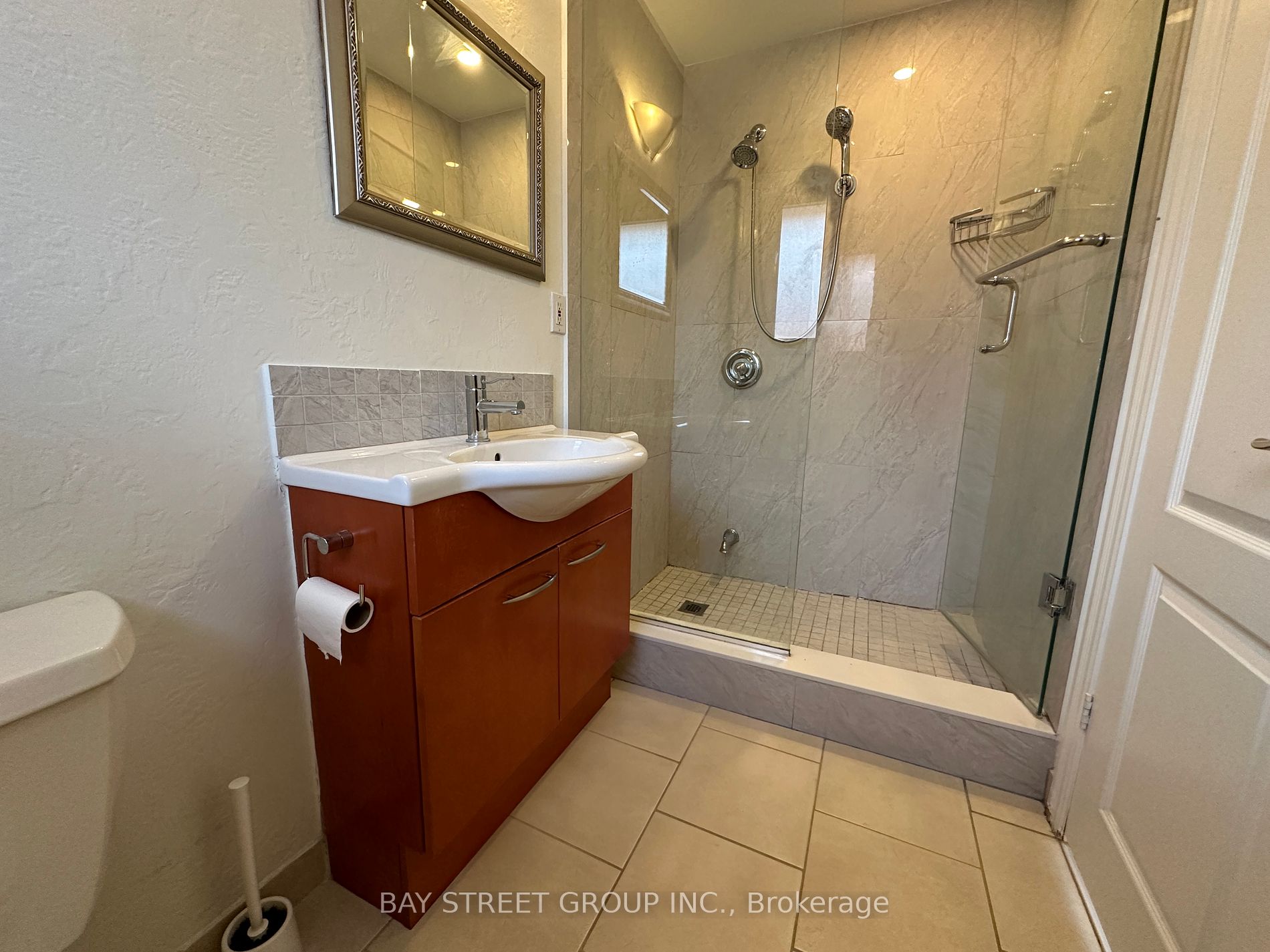 184 Burbank Drive, #UPPER
