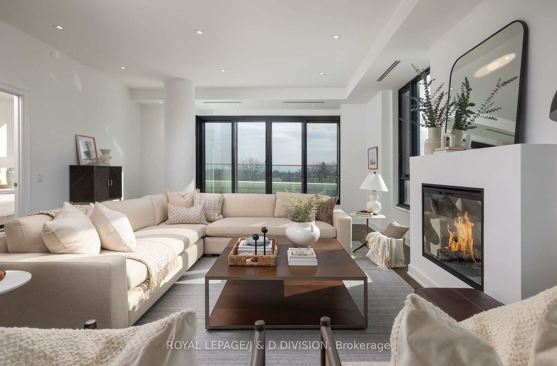 1 Strathgowan Avenue, #708