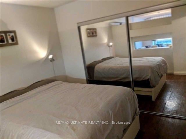 350 Wellington St W, #M13