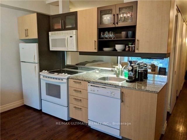 350 Wellington St W, #M13