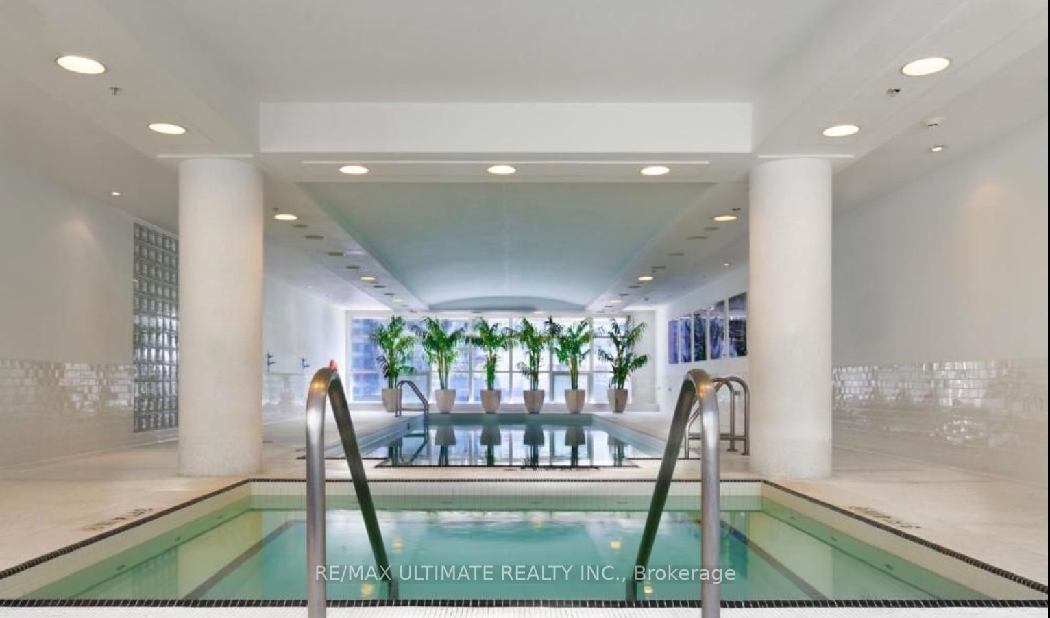 350 Wellington St W, #M13