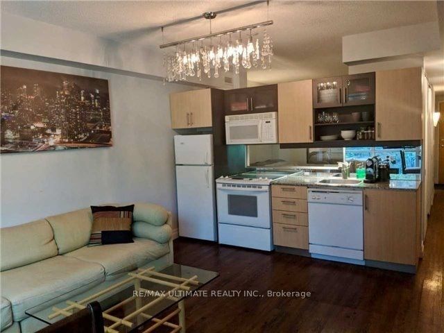 350 Wellington St W, #M13