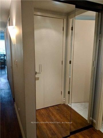 350 Wellington St W, #M13