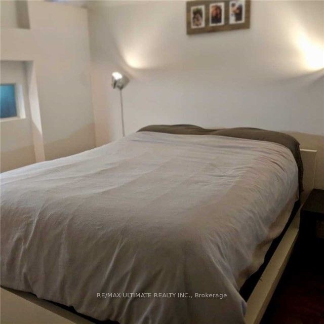 350 Wellington St W, #M13