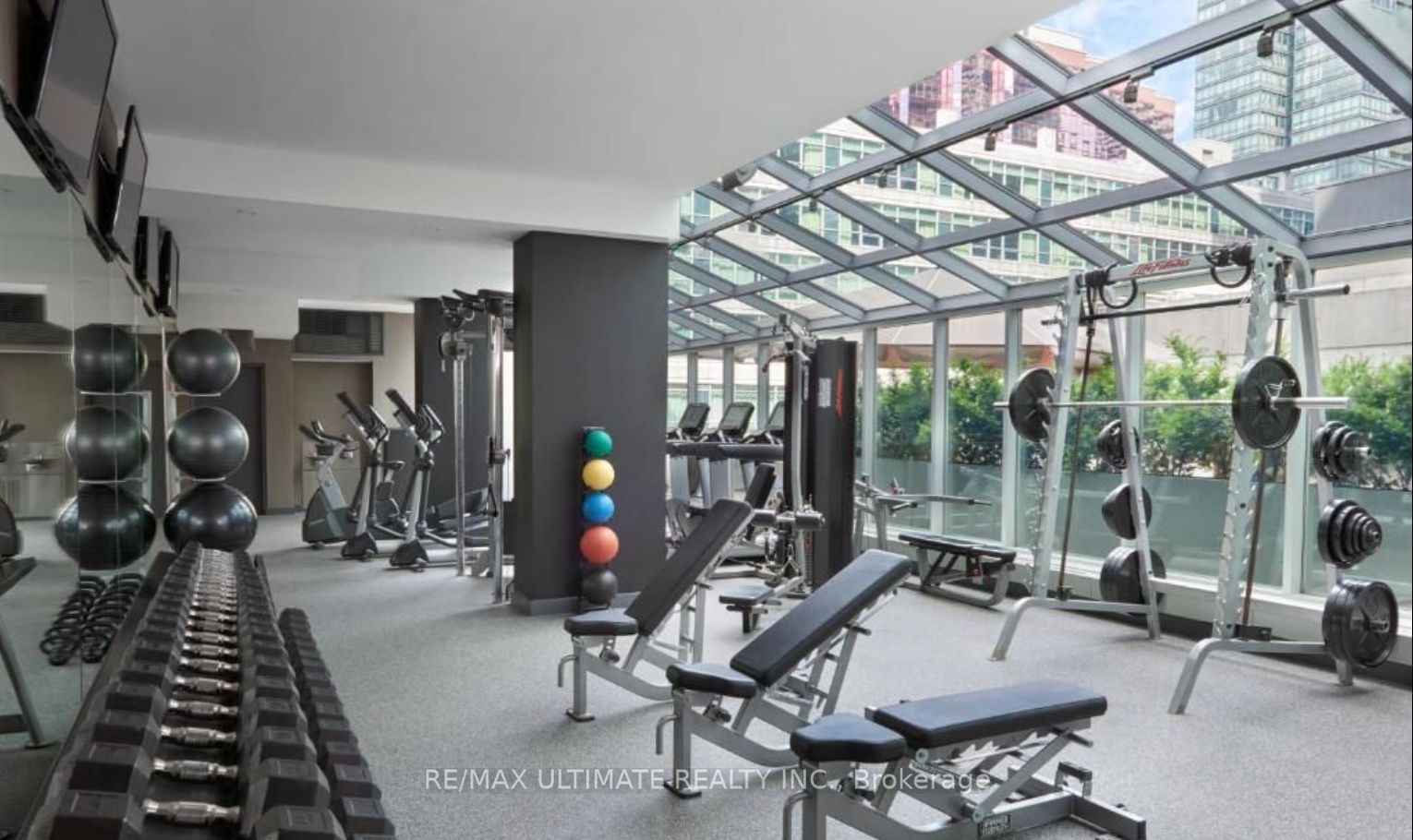 350 Wellington St W, #M13