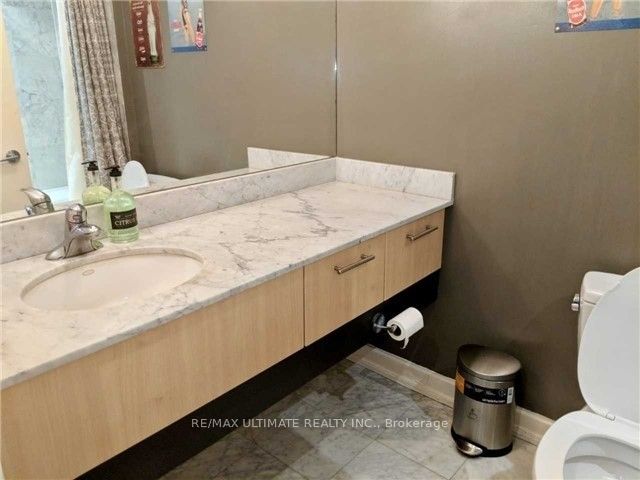 350 Wellington St W, #M13