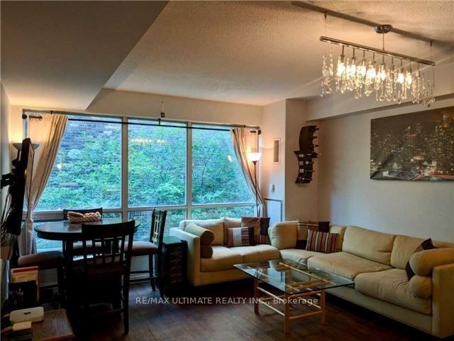 350 Wellington St W, #M13