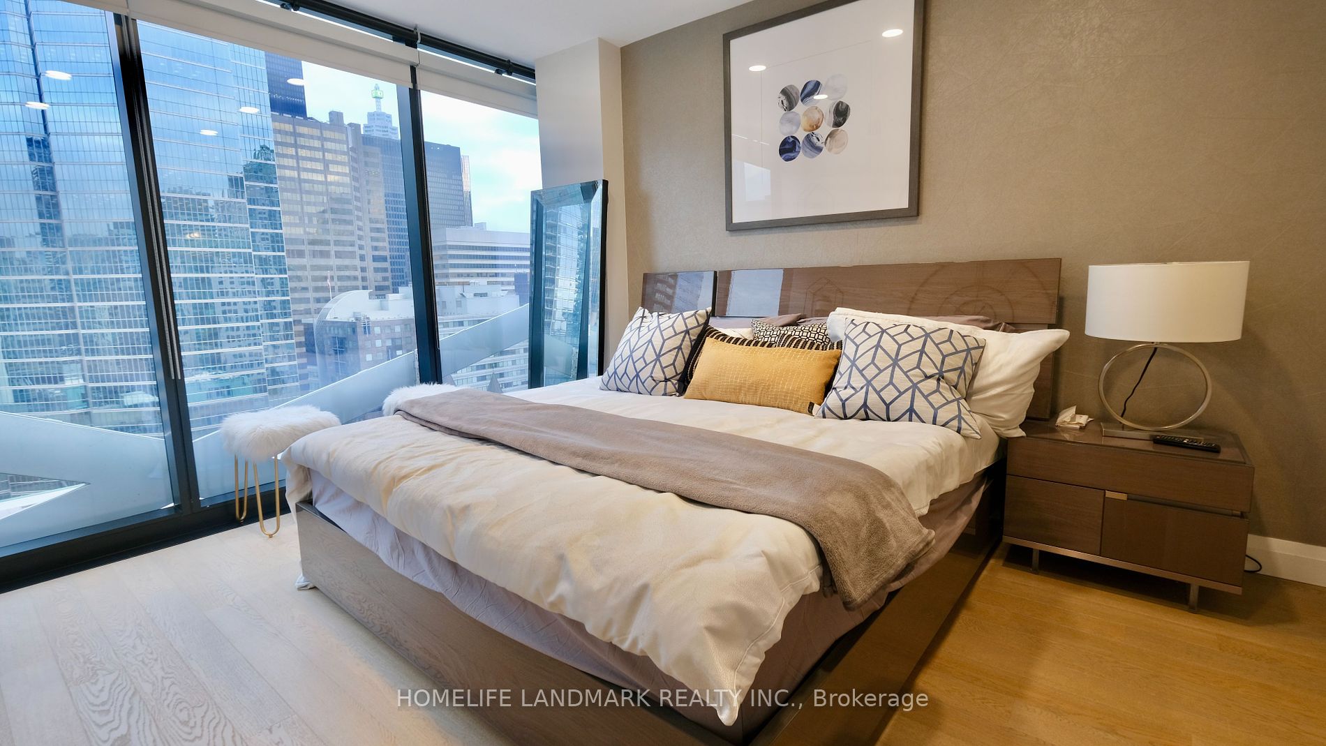 224 King Street W #1403