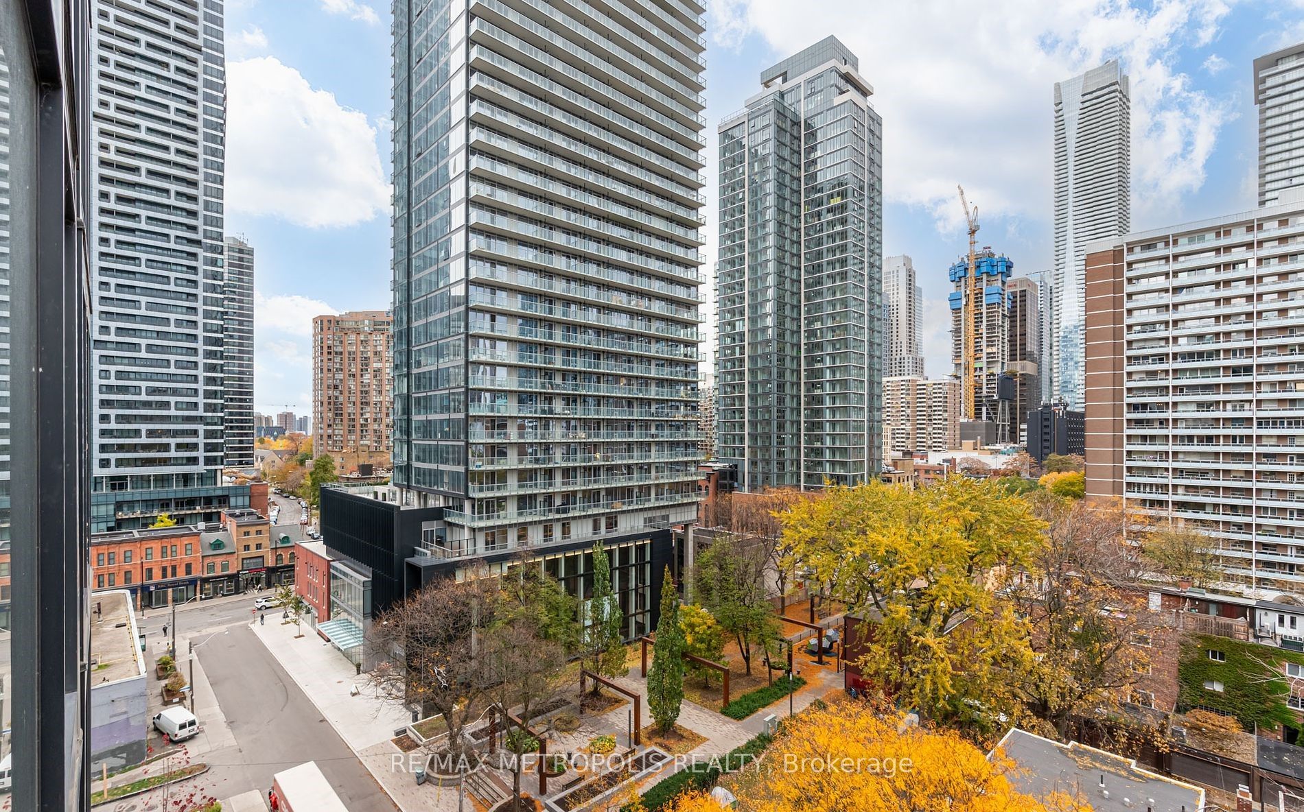 17 Dundonald St, #903